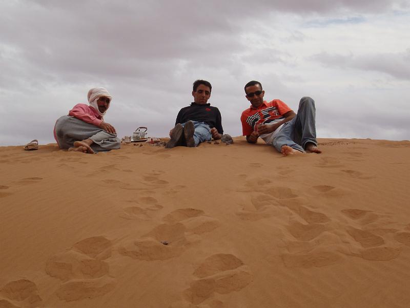 DSC05651.JPG - Idir, Hassan, Khaled au repos après le repas