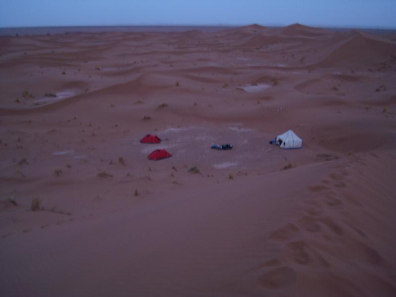 DSC05674.JPG - la nuit tombe sur le bivouac