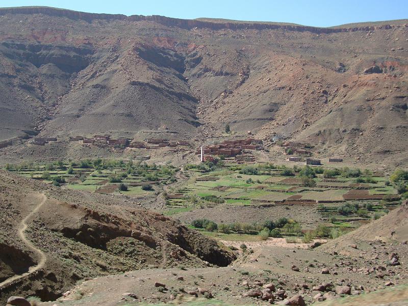 DSC05524.JPG - village dans la vallée avant Ouarzazate